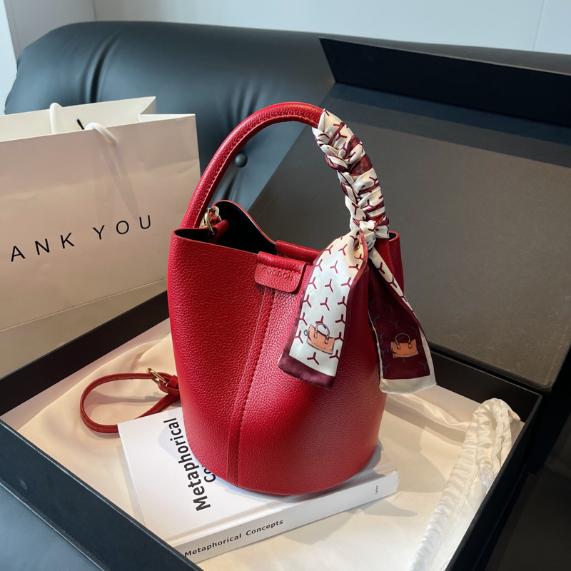 Красные сумки через плечо и че – обзор и цена Luxury Bags On Sales
